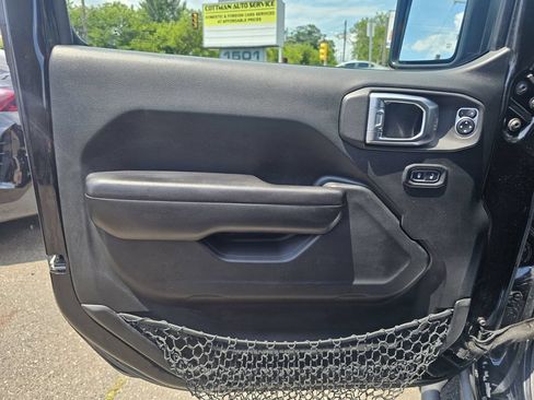 Used 2018 Jeep Wrangler Unlimited Sport S AWD/4WD image 16