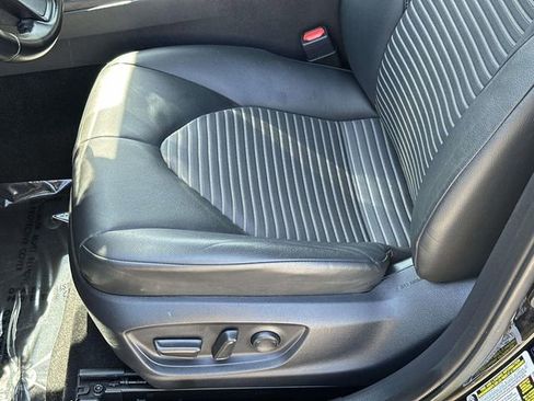 Used 2023 Toyota Camry SE image 14