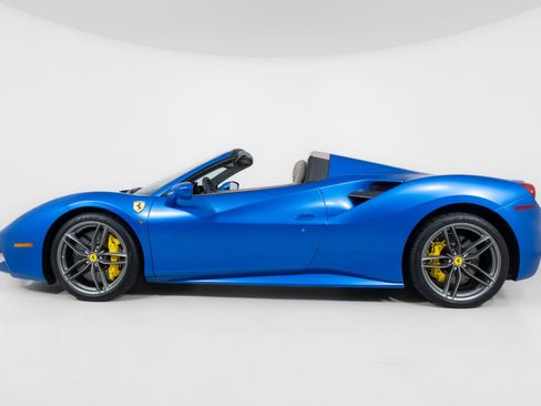 Used 2018 Ferrari 488 Spider image 3
