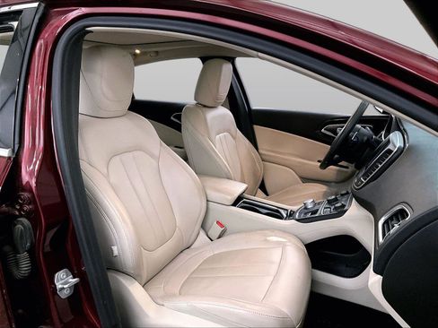 Used 2016 Chrysler 200 C image 7