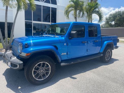 Used 2022 Jeep Gladiator Overland w/ Popular Equipment Package AWD/4WD image 1