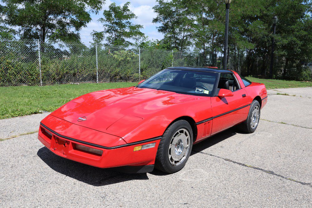Used 1987 Chevrolet Corvette Coupe RWD image 1