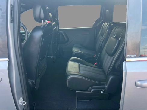 Used 2014 Chrysler Town & Country S FWD image 11