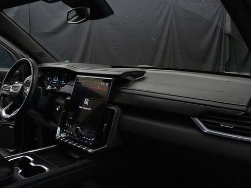 Used 2024 GMC Acadia Elevation image 15