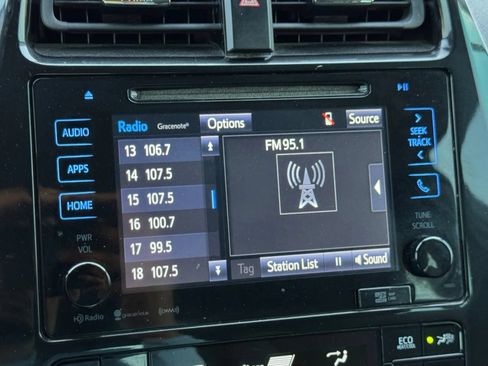 Used 2018 Toyota Prius Three Touring FWD image 33