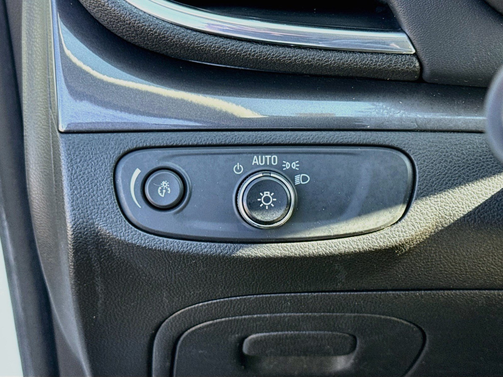 Used 2020 Buick Encore Preferred w/ Safety Package FWD image 10