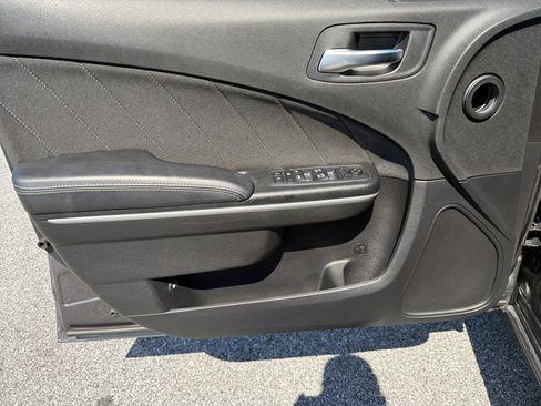Used 2019 Dodge Charger SXT RWD image 12