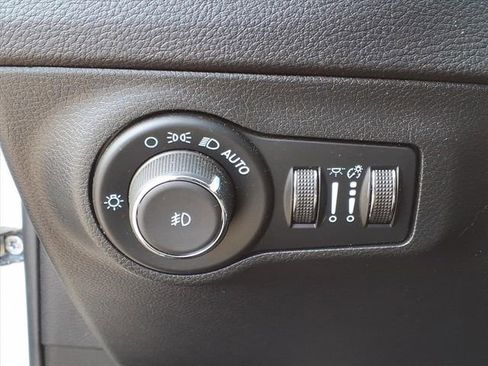 Used 2021 Jeep Compass Latitude image 12