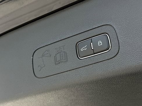 New 2026 Lincoln Aviator AWD image 18