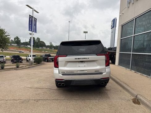 Used 2025 GMC Yukon Denali Ultimate AWD/4WD image 6
