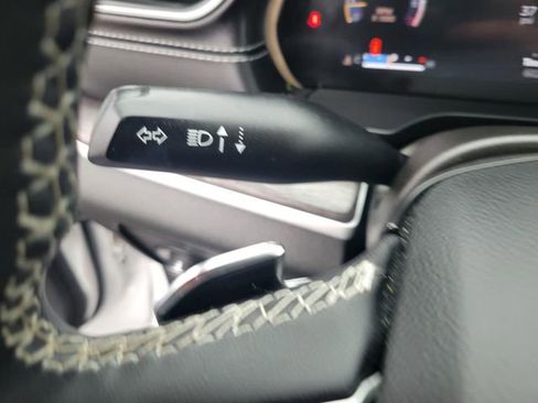 Used 2023 Jeep Grand Cherokee Limited image 16