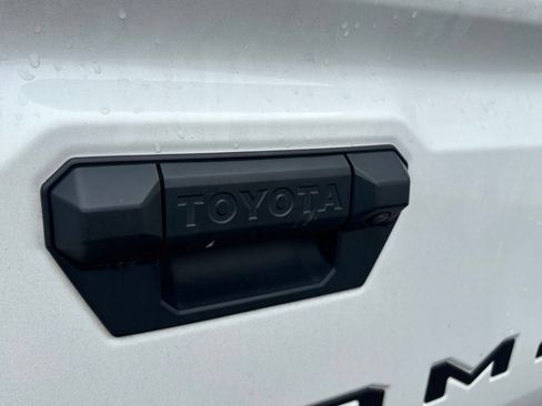 Used 2025 Toyota Tacoma SR5 AWD/4WD image 31