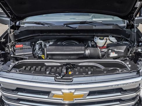 Used 2025 Chevrolet Silverado 1500 High Country w/ High Country Premium Package AWD/4WD image 32