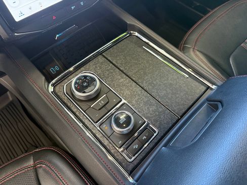 Used 2023 Ford Expedition Limited AWD/4WD image 17