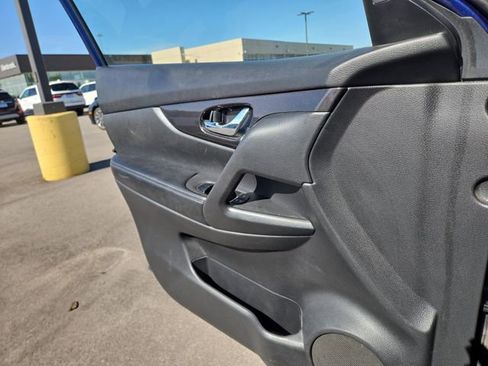 Used 2019 Nissan Rogue SV AWD/4WD image 21