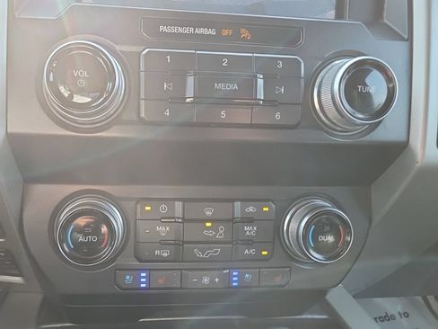 Used 2019 Ford F150 Lariat w/ Equipment Group 502A Luxury AWD/4WD image 20