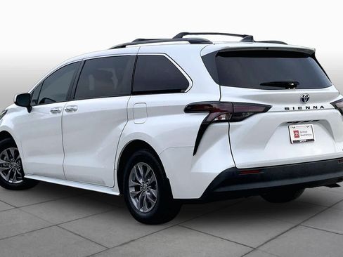 Used 2024 Toyota Sienna XLE FWD image 12