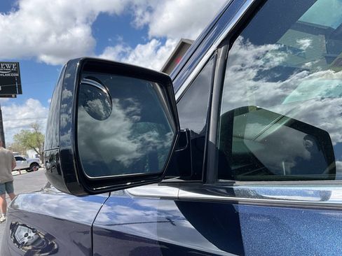 Used 2019 Chevrolet Suburban LT image 32