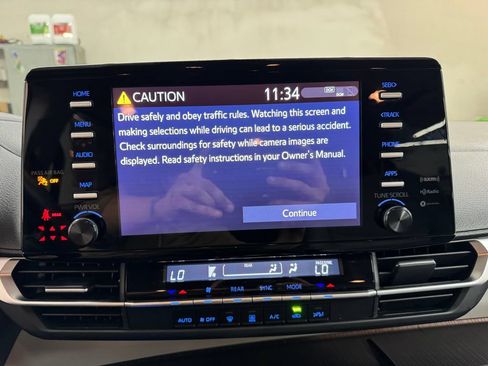 Used 2024 Toyota Sienna LE AWD/4WD image 20