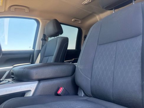 Used 2018 Nissan Titan SV w/ SV Convenience Package RWD image 37