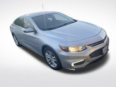 Used 2018 Chevrolet Malibu LT FWD image 4