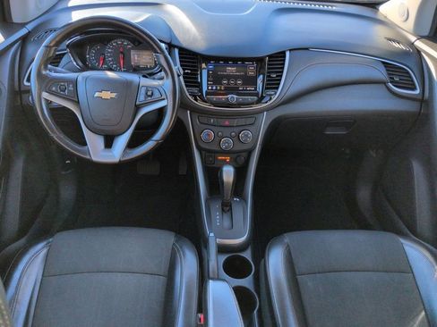 Used 2022 Chevrolet Trax LT w/ LT Convenience Package image 18