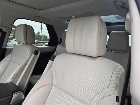 Used 2018 Land Rover Discovery HSE Luxury image 25