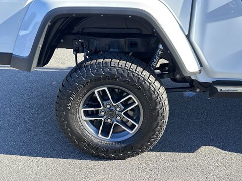 Used 2021 Jeep Gladiator Sport image 12
