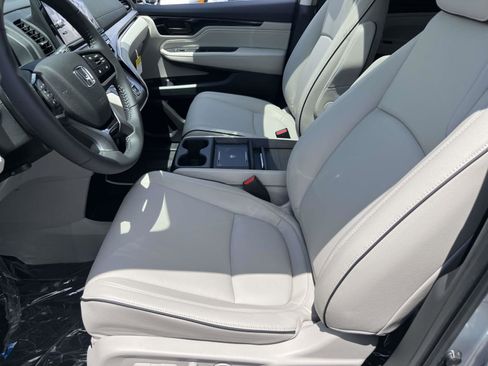 New 2026 Honda Odyssey Touring image 9