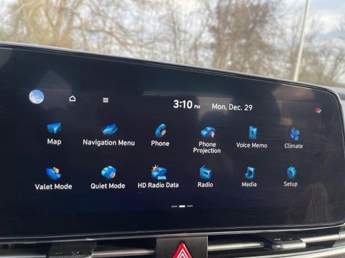 Used 2024 Hyundai Elantra SEL image 13