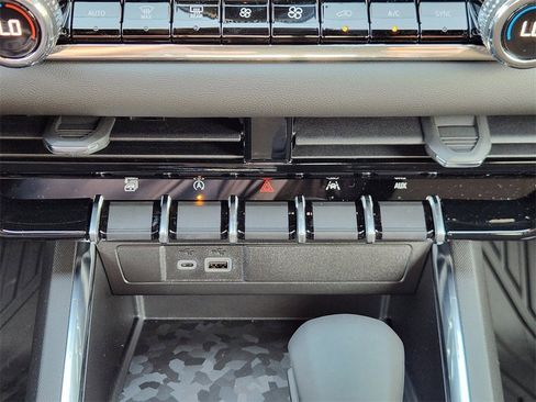 New 2025 GMC Canyon Elevation w/ Convenience Package image 13