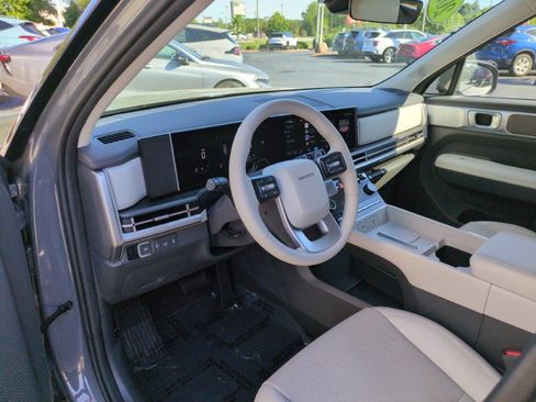 Used 2024 Hyundai Santa Fe SEL FWD image 17