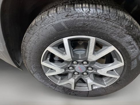 Used 2023 GMC Acadia SLE w/ Driver Convenience Package image 30