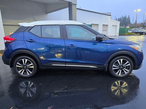 Used 2020 Nissan Kicks SR w/ SR Premium Package image 3
