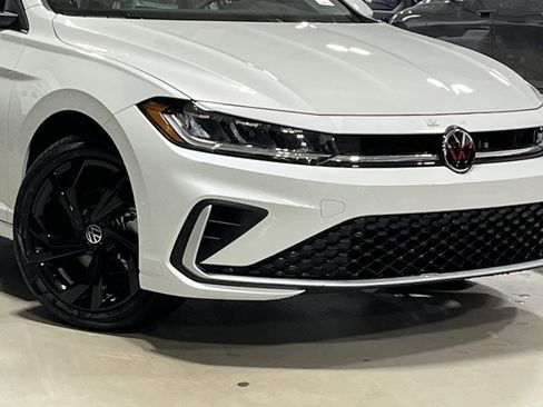New 2026 Volkswagen Jetta SE FWD image 3