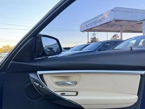 Used 2018 BMW 330i Sedan w/ Convenience Package image 23