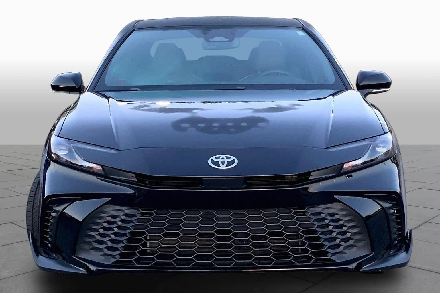 Used 2026 Toyota Camry SE w/ Convenience Package FWD image 4