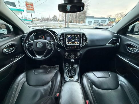 Used 2019 Jeep Cherokee Overland w/ Technology Group image 30