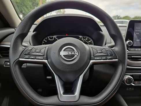 Used 2024 Nissan Altima 2.5 SV FWD image 24