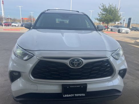 Used 2025 Toyota Highlander XLE image 5
