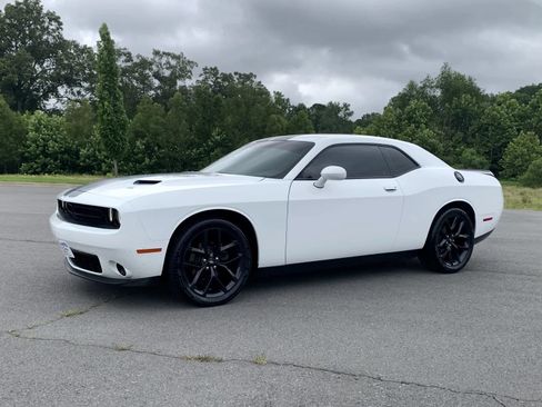 Used 2020 Dodge Challenger SXT w/ Blacktop Package RWD image 3