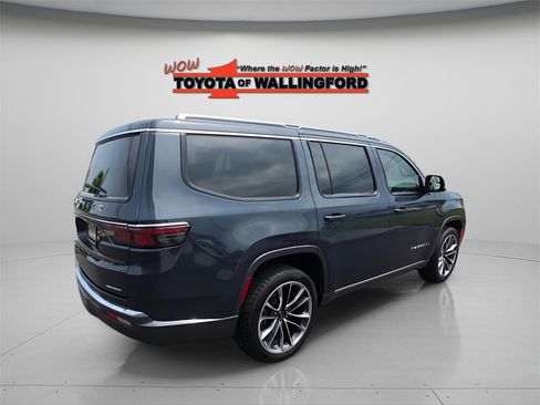 Used 2022 Jeep Wagoneer Series III w/ Premium Group I image 18