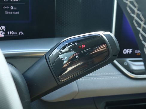 New 2025 Volkswagen Tiguan SE image 28