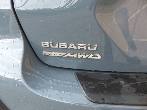 Used 2025 Subaru Crosstrek 2.5i Premium AWD/4WD image 9