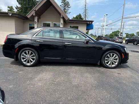 Used 2017 Chrysler 300 C w/ Safetytec Plus Group AWD/4WD image 4