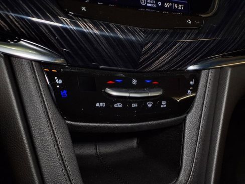 Certified 2025 Cadillac XT6 Premium Luxury image 5