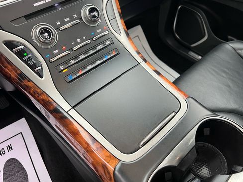 Used 2017 Lincoln MKX Reserve w/ Driver Assistance Package image 19