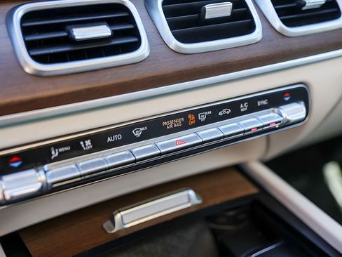 Used 2023 Mercedes-Benz GLS 450 4MATIC image 18
