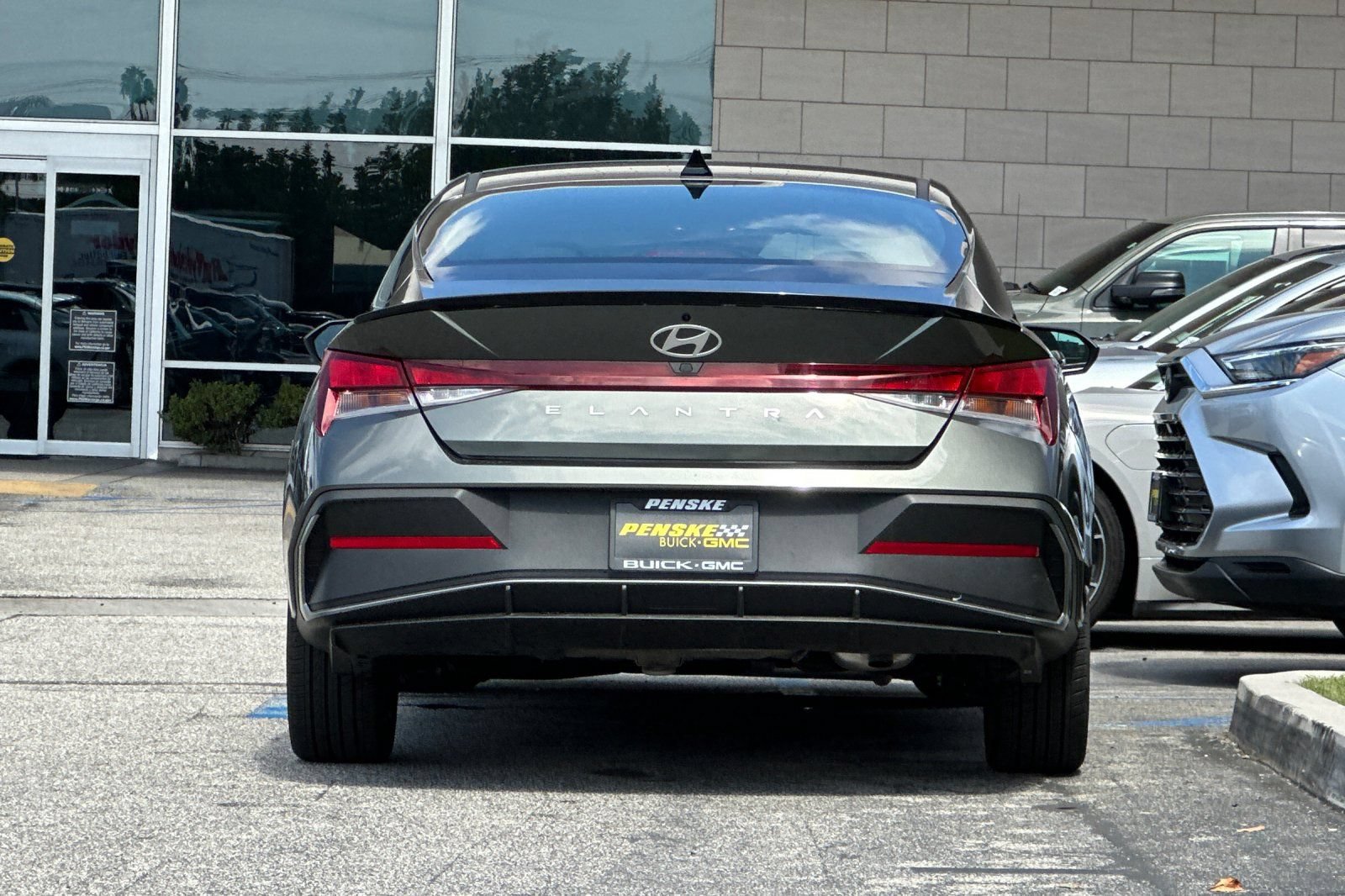 Used 2026 Hyundai Elantra Sport FWD image 5