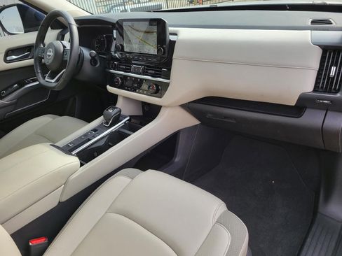 Certified 2025 Nissan Pathfinder SL w/ SL Premium Package image 14